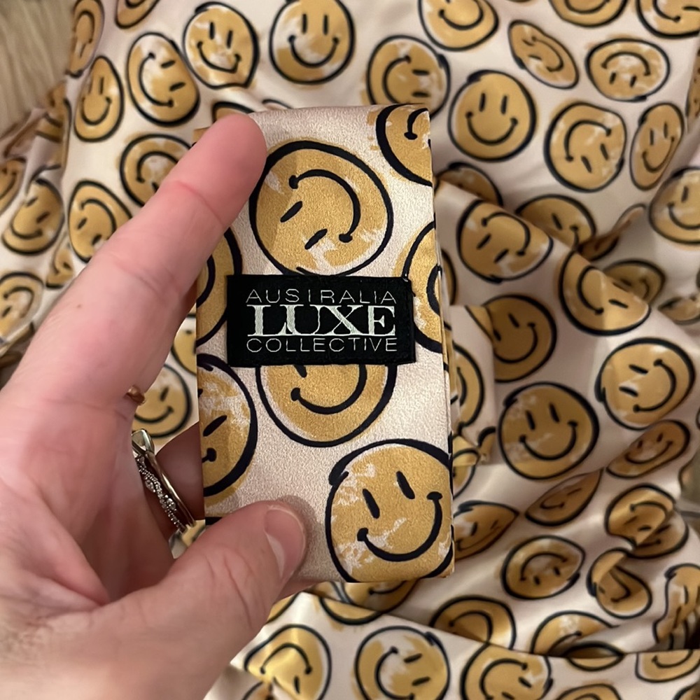 Australia Luxe Collective Empress Long Satin Smiles Smiley Face Robe - Picture 15 of 16
